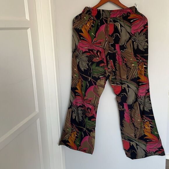 Woman’s size M co-ord set, shirt and pants set - Picture 6 of 9